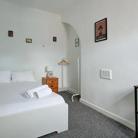 فندق Pass The Keys Colourful Sleeps 6 3*