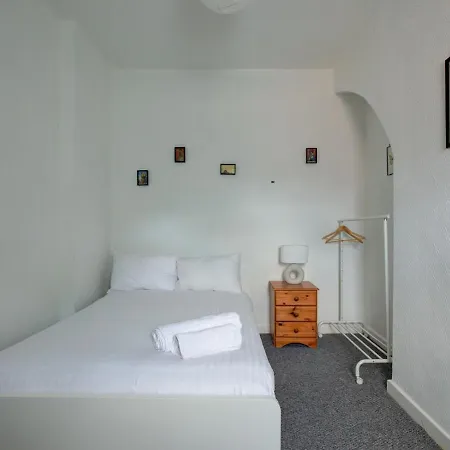 فندق Pass The Keys Colourful Sleeps 6 مانشستر