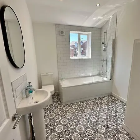 펜션 Three Bedroom Manchester, Sleeps 8! 맨체스터