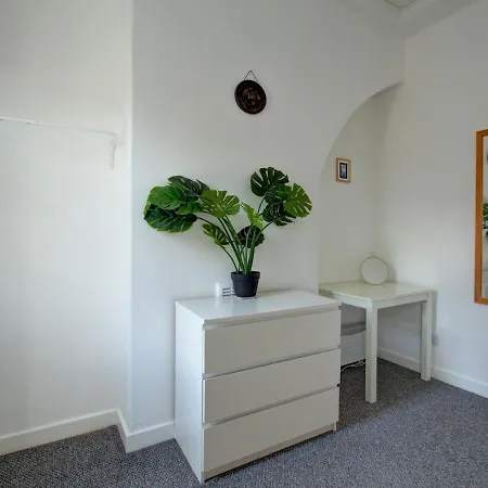 Pass The Keys Colourful Sleeps 6