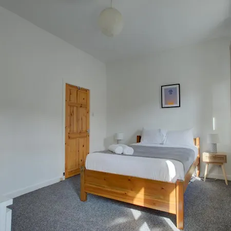Pass The Keys Colourful Sleeps 6 3*