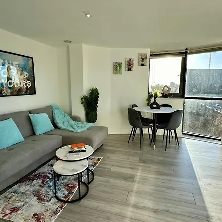 Lux Livin' - Luxury 2 Bed With Free Parking * Manchester