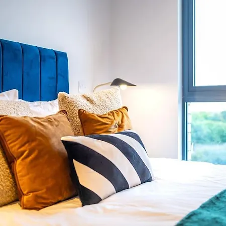 Stunning Brand New 3 Bed By Valore Services * Manchester