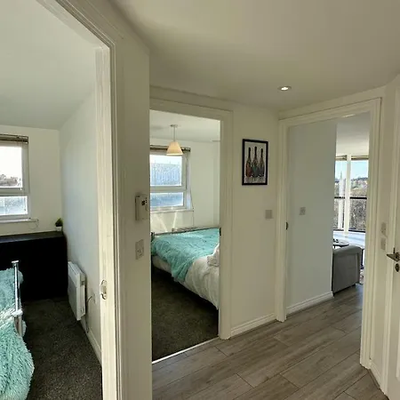 Lux Livin' - Luxury 2 Bed With Free Parking * Manchester