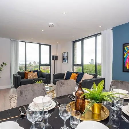 Stunning Brand New 3 Bed By Valore Services Apartment Manchester