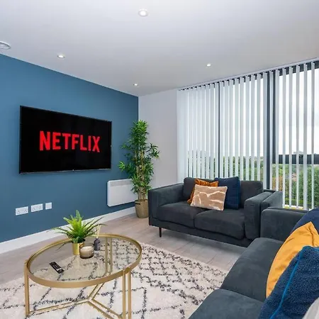 Stunning Brand New 3 Bed By Valore Services Apartment Manchester