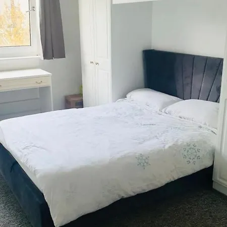 Minimalist Serene Homestay Manchester