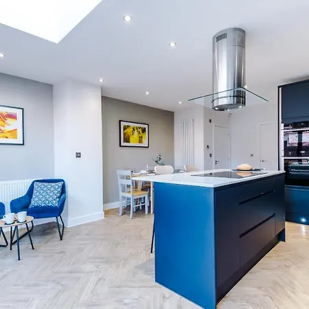 Holiday home 4 Bedroom Townhouse In - By Hilltop Serviced *