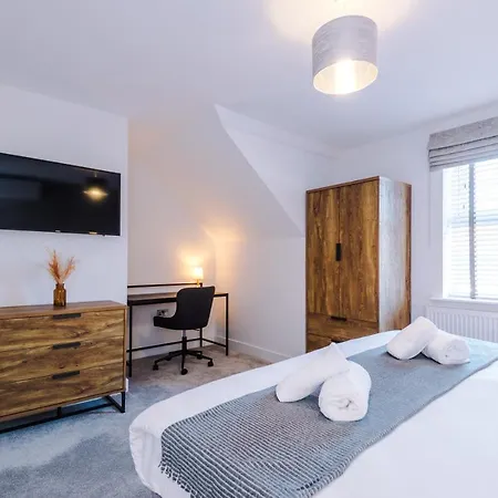 4 Bedroom Townhouse In - By Hilltop Serviced Holiday home