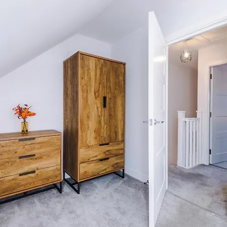 4 Bedroom Townhouse In - By Hilltop Serviced Holiday home