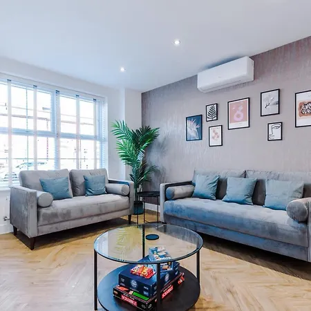 4 Bedroom Townhouse In - By Hilltop Serviced Holiday home *