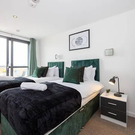 Duplex City Aprtmt Sleeps 4+car * Manchester