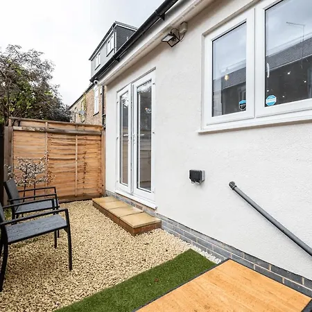 Stunning 4bd House With Patio In Fallowfield Apartment