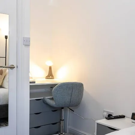Apartment Stunning 4bd House With Patio In Fallowfield *
