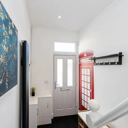 Stunning 4bd House With Patio In Fallowfield Apartment *