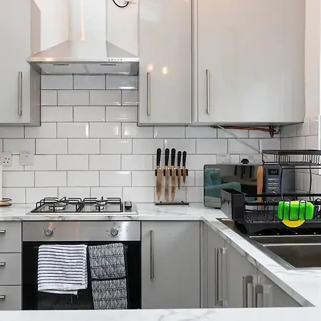 Apartment Stunning 4bd House With Patio In Fallowfield Manchester