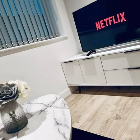 Lovely And Spacious One Bed Available アパート *