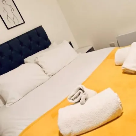 Apartment Lovely And Spacious One Bed Available