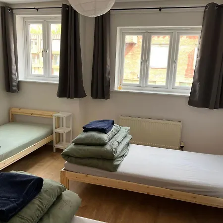 Cozy House With Free Parking Апартаменты Манчестер