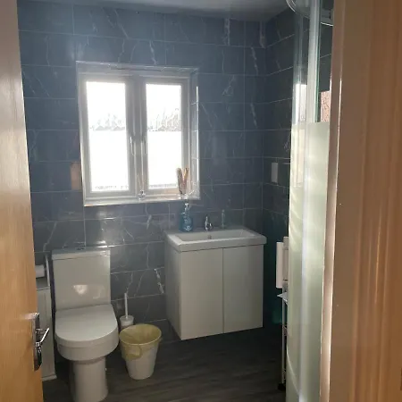 Cozy House With Free Parking Апартаменты *
