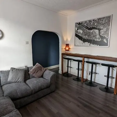 Warm & Calming 3bd Holiday - Salford Manchester