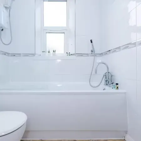 Spacious 4-bed House Feriehus Manchester