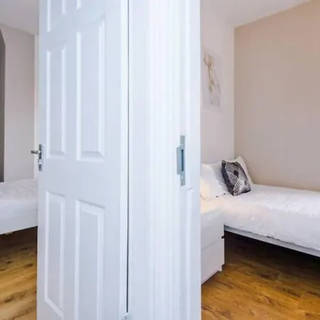 Spacious 4-bed House