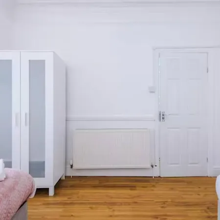 Spacious 4-bed House Feriehus *