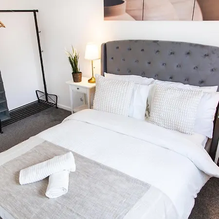 Cozy Townhouse In The Heart Of Greater *