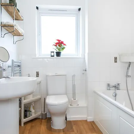 Cozy Townhouse In The Heart Of Greater *