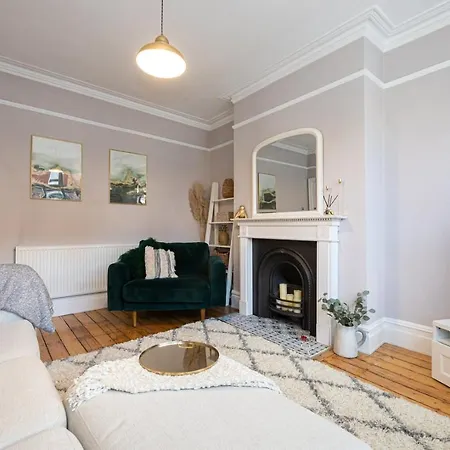 Guestready - Ideal In Chorlton Manchester