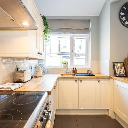 Guestready - Ideal In Chorlton * Manchester