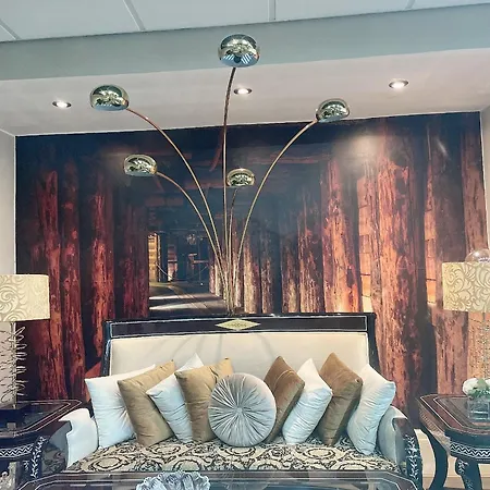 לינה וארוחת בוקר Park Crescent 2*