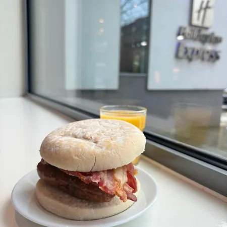 Hotel Express Centre Arena By Ihg