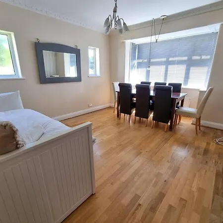 Holiday home Superhost - Peaceful In Salford *