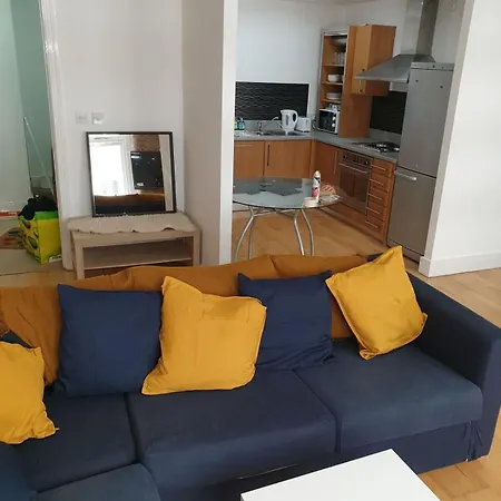 Fab New One Bed Apartmán *