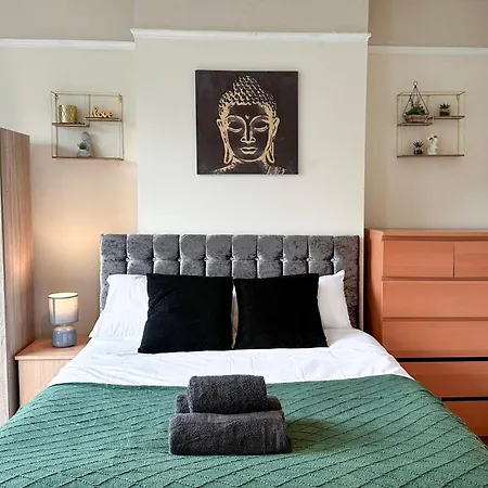 Hotel Homely 4-bedroom House