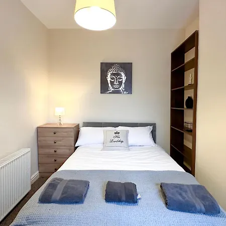 Homely 4-bedroom House Hotel Manchester