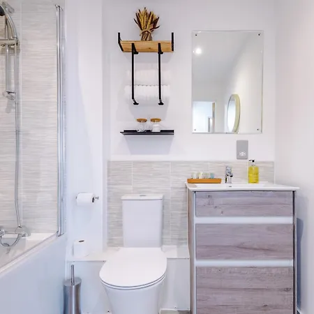 Craven Suite: Modern 1 Bed W/roof Terrace *
