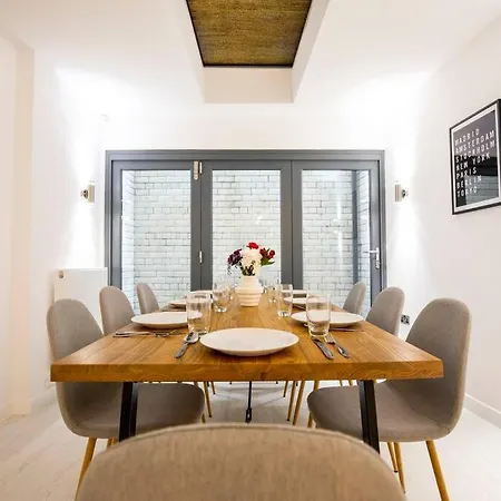 Townhouse With Roof Terrace