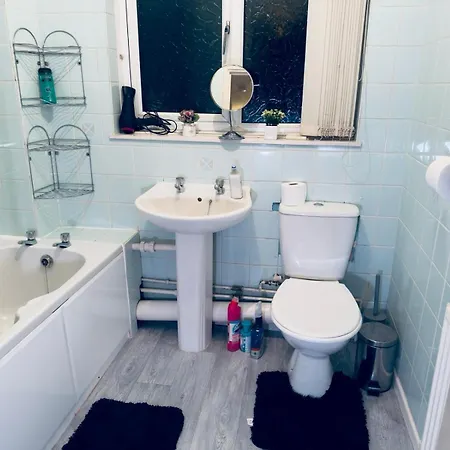 Paradise Manchester- 3 Bedroom House *