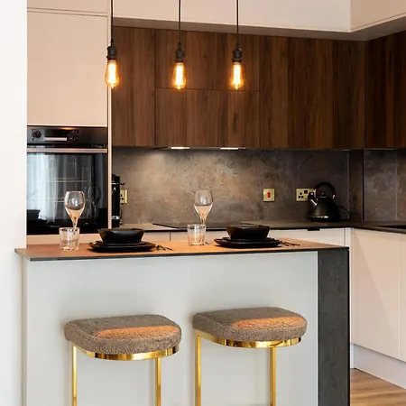 Luxurious Two-bed Stay: Mcr