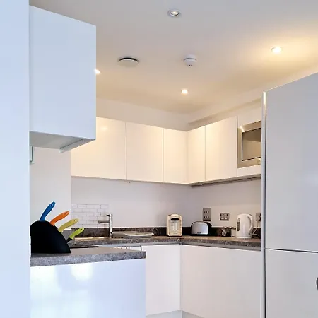 Apartment 5mins Jd Gym Supermarket Retail M60 Centre Salford Queys Media *