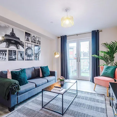 Deluxe New Build 2 Bedroom 2 Bathroom - Free Secure Parking