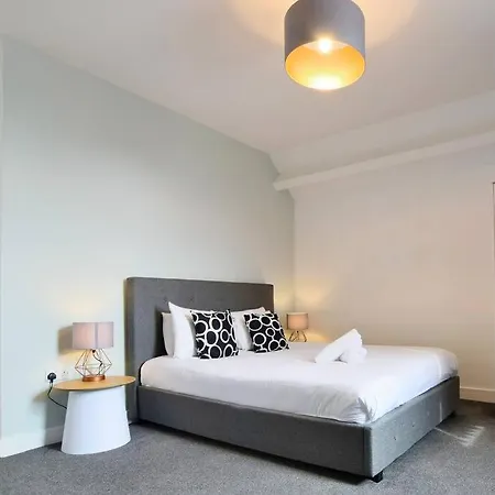 Free Parking - Modern 2-br Flat Close To Salford Royal Apartamento *