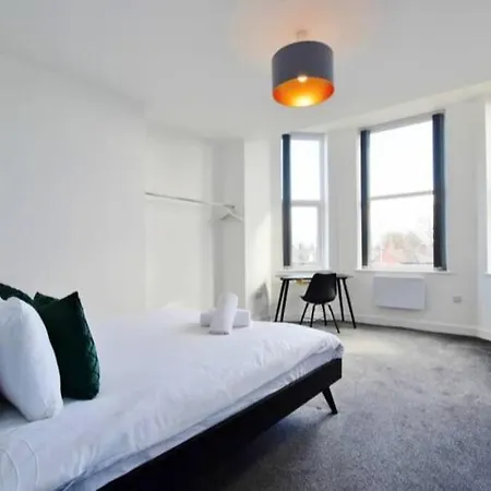 Апартаменты Free Parking - Beautiful 2-br Flat In *