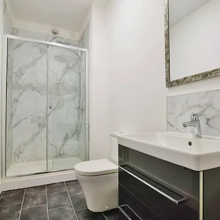 Apartman Free Parking - Spacious 2-br Close To Salford Royal