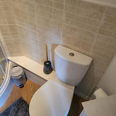 Private & Cosy En-suite Double In Guest house Manchester