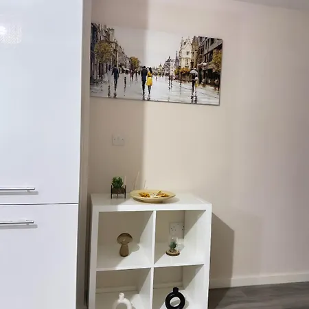 Luxury 2 Bedroom In Centre - Free Parking