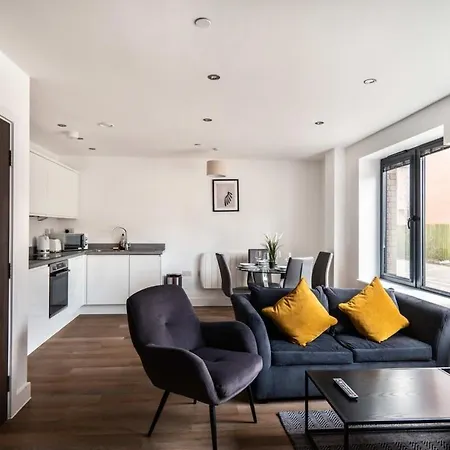 Stayzeni, Alexandra Rise Roomy 1 Bed Appartement Manchester